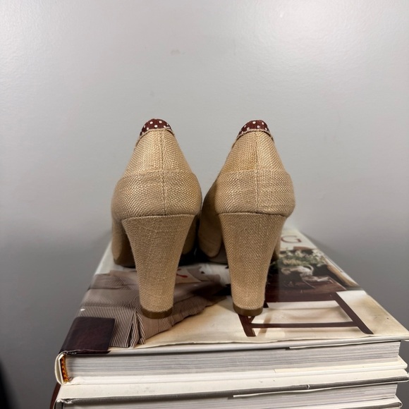 AEROSOLES Size 9 Tan and Brown Polka Dots Peep-Toe Heels - Picture 2 of 8